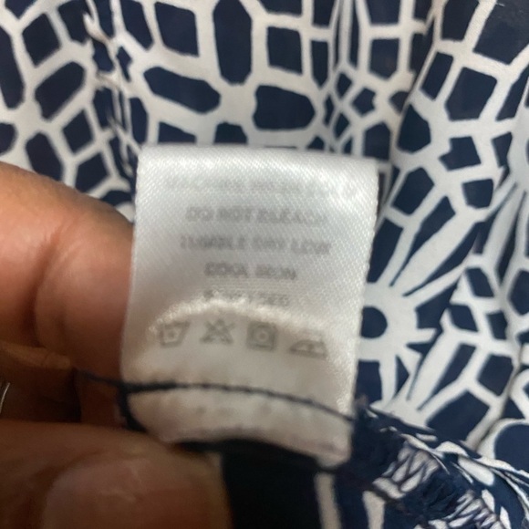 Tacera Womens Top Sz Medium Blue and white Geometric print Tank V neck - Picture 5 of 11